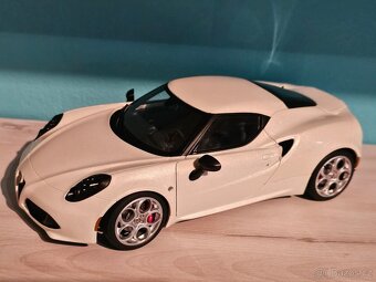 ALFA ROMEO 4C 2013/AUTOART 1:18 - 3