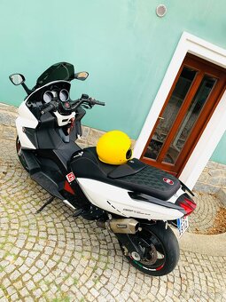 Gilera GP800 Hyperscooter - 3