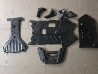 Prodám plastový kryt podvozku Gladiátor X1000 G2 - 3
