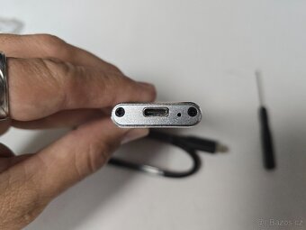 USB adaptér pro M.2 NVME SSD šedý nový - 3