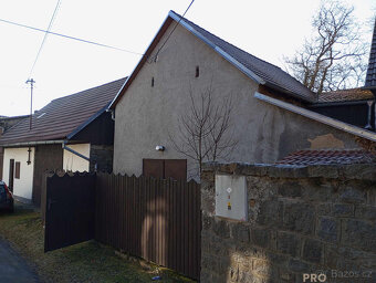 Prodej chalupy 2+1 se dvorem a stodolou v Maňovicích, RD 2+ - 3