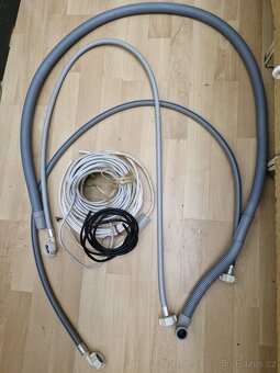 Hadice od pračky + kabely elektro a internet - 3