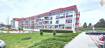 Nájem bytu 2+KK s balkonem s krásným výhledem, kuchyňská lin - 3