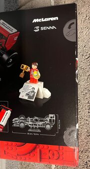 Lego Icons 10330 - McLaren MP4/4 & Ayrton Senna - 3