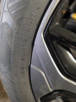Letní pneu GOODYEAR EfficientGrip Performance 195/60 R18 - 3