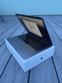 MacBook Air 13” 2018 Vesmírně šedý - 3