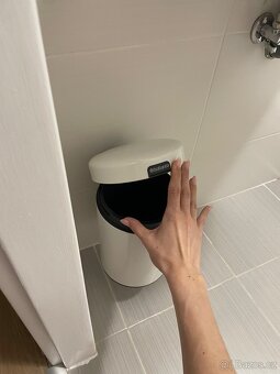 Brabantia 3l malý odpadkový závěsný koš bílý - 3