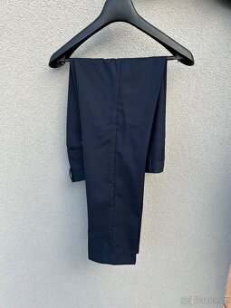 Tmavě modrý oblek - 3