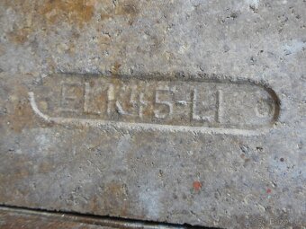 Magnezitové cihly ELK45LI  53kč - 3