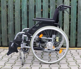 004-Mechanický invalidní vozík Breezy. - 3