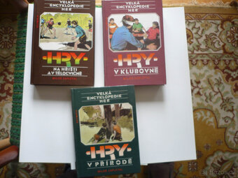 PRODÁM KNIHY SLOVNÍKY, MAPY, ATLASY, ATD. - 3