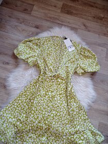 Zelenkavé šaty s květy Zara - 3