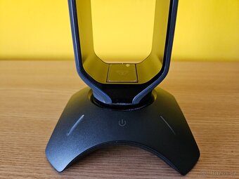 Stojánek na sluchátka Yenkee YHB 3003 s RGB - 3