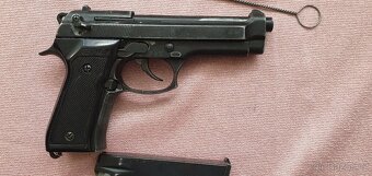 Plynová pistole 9 mm Bereta - 3