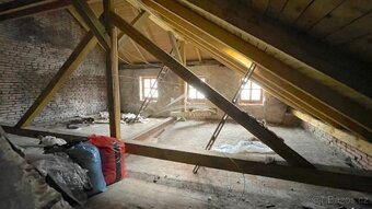 Velká půda určená k výstavbě bytů v centru Jihlavy - 3