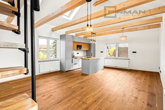 Prodej nadstandardního atypického bytu 3kk + podkrovní míst - 3