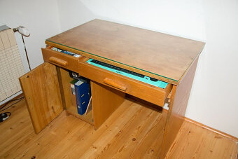 Dřevěný psací stůl - 3