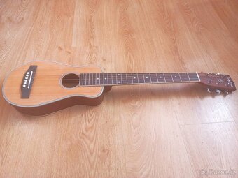 Prodej malé cestovní kytary, málo hraná, jako nová - 3