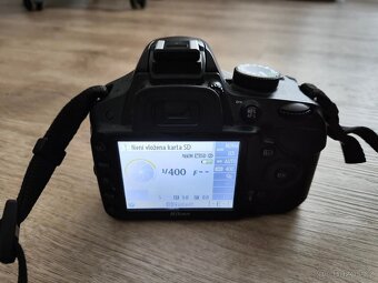 Nikon D3200, nabíječka + dvě baterky - 3