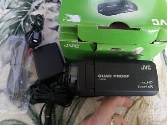 Videokamera JVC GZ-R415BE - 3