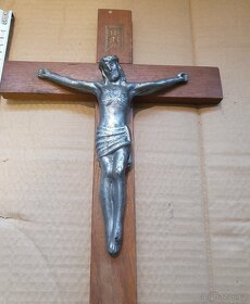 Dva dřevěné kříže s Kristem - 3