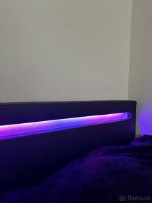 Černý rám postele s led osvětlením a matrací - 3