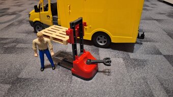 Bruder - auto DHL, figurka a vozík - 3