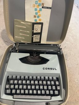 Prodám psací stroj Consul - 3