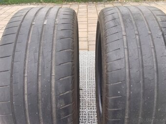 Bridgestone 235/40/19 - 3