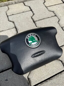 Octavia 1 volant+airbag - 3