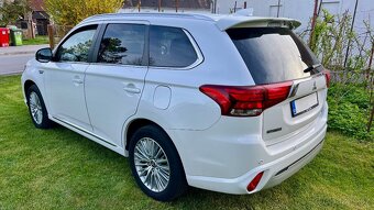 Hybridni Outlander 2.4PHEV 165Kw Matrix svetla EVdojezd 50km - 3