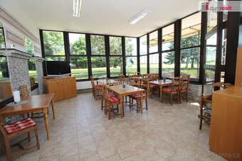 Zavedený hotel s restaurací přímo na sjezdu u dálnice u Cheb - 3