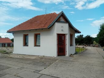 Hala a pozemek - 3