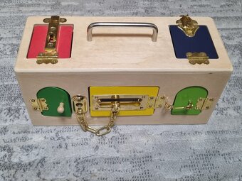 Montessori box se zámky pro trénink manipulace - 3