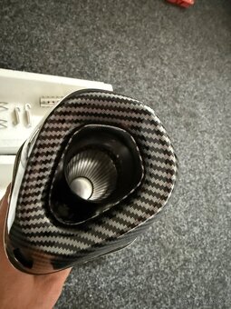 Laděný výfuk Akrapovič Carbon - 3