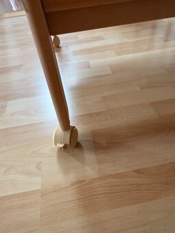 Postýlka s kolečky, matrací a stahovací bočnicí - 3