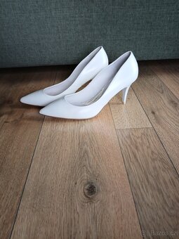 Bílé lodičky na podpadku celokožené vel. 37 - 3