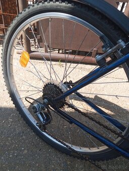 Prodám dvě středně velká kola - 3