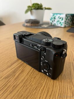 📷 Prodám Sony A6400 + ZDARMA objektiv 16–50mm OSS - 3