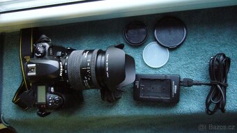 NIKON-D100,s Gripem MB-D100. - 3