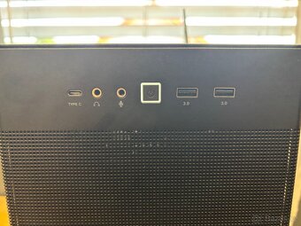TICHÝ A ELEGANTNÍ HERNÍ PC (RX 9070, Ryzen 7700, 32gb, 4TB) - 3