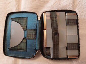 Vojenská lékárnička, kazeta na holení, zásobník na žárovky - 3