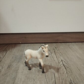 Schleich kobyla a 2 hříbata - 3