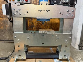 Dílenský lis hydraulický - 3