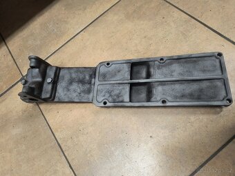 Tatra 603 těleso předehřevu sání - 3