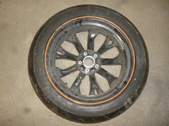 Peugeot Metropolis 400i. Zadní kolo.  od 2013 - 3