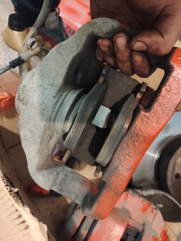 BMW e60 530d přední brzdy - 3