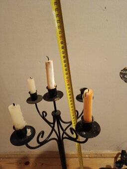 Dva černé svícny - 3