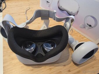 Oculus Quest 2 128GB - ještě rok v záruce - 3