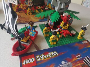 Lego King Kahuka's Throne (6262)
- 3